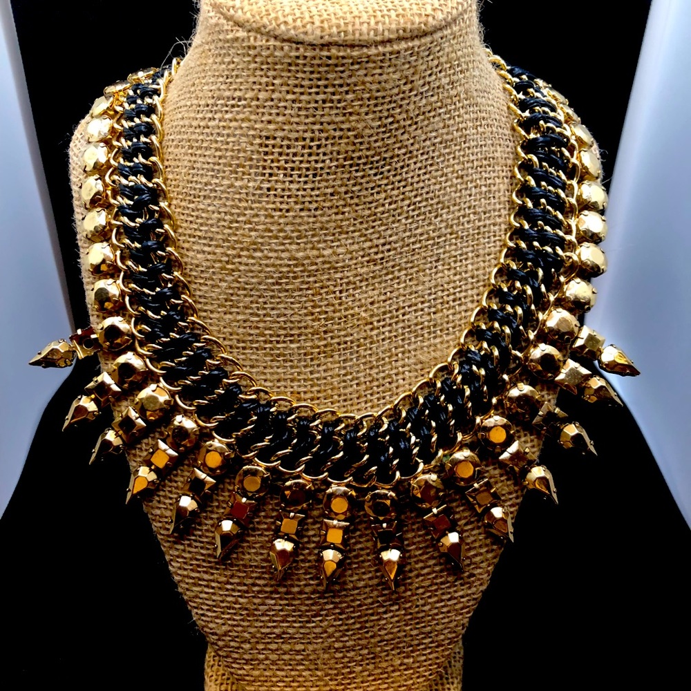 Choker statement necklace